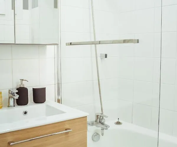 Apartman Newly Remodeled 2bed With Elevator - Mobility Lease For Students And Work Only- Minimum 30 Night